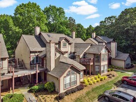 214 St Andrews Ct in Alpharetta, GA - Building Photo