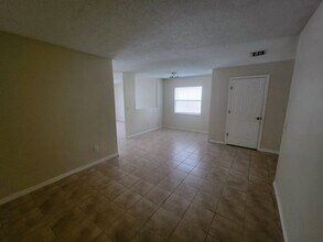 4335 Silver Falls Dr in Land O Lakes, FL - Building Photo - Building Photo