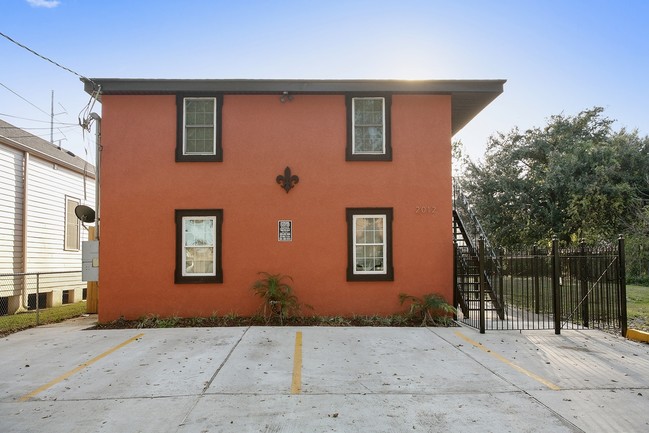 2012 Bienville St in New Orleans, LA - Foto de edificio - Building Photo