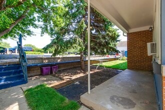 120 Broadway St in Libertyville, IL - Building Photo - Building Photo
