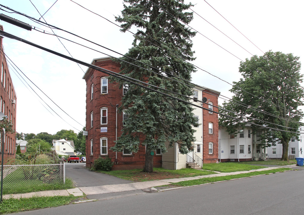 303 High St in New Britain, CT - Building Photo