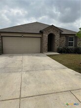 1040 Pronghorn Trl in Seguin, TX - Building Photo - Building Photo