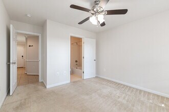 15687 John Diskin Cir in Woodbridge, VA - Foto de edificio - Building Photo