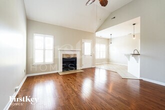 7685 Eagle Lake Rd in North Charleston, SC - Foto de edificio - Building Photo