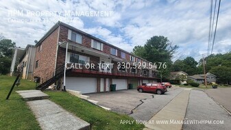 1688 Karg Dr in Akron, OH - Building Photo