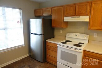 1725 Forest Side Ln in Charlotte, NC - Building Photo - Building Photo