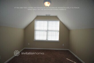 2104 Pimpernel Rd in Charlotte, NC - Foto de edificio - Building Photo