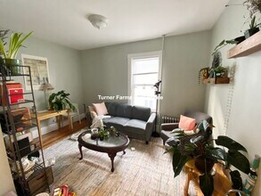 3 Oswald St, Unit 2 in Boston, MA - Foto de edificio - Building Photo