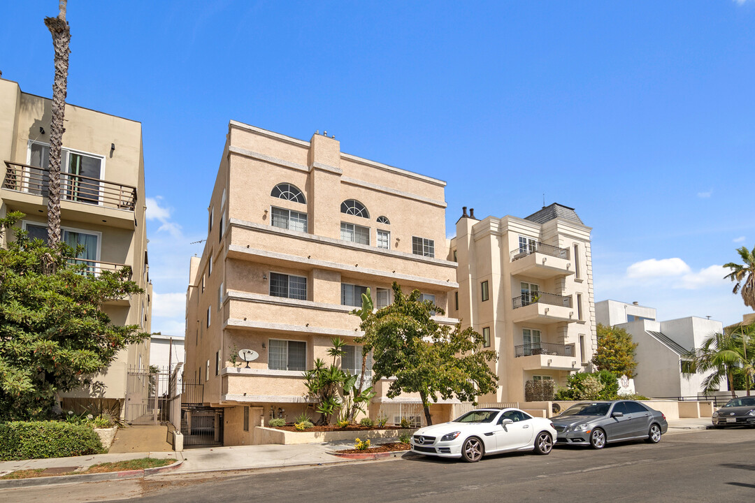 Goshen Luxury Apartments in Los Angeles, CA - Building Photo