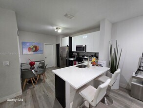 2190 Hacienda Terrace in Weston, FL - Building Photo - Building Photo