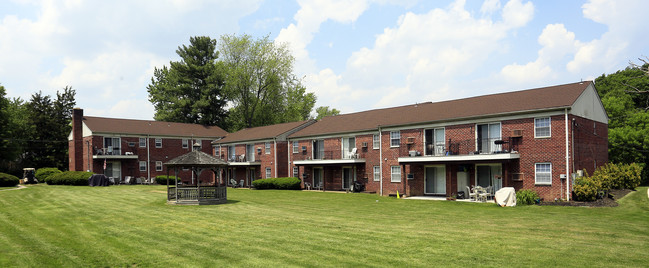 Balmoral Arms in Matawan, NJ - Foto de edificio - Building Photo