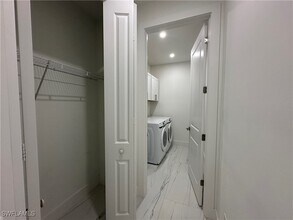 1124 NE 35th Ln in Cape Coral, FL - Foto de edificio - Building Photo