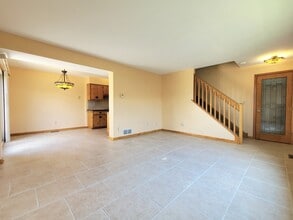 718 Lake Rd in New Lenox, IL - Building Photo - Building Photo