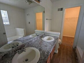 2570 Rainover Ct in Decatur, GA - Foto de edificio - Building Photo