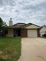 12303 SW 14th St in Yukon, OK - Building Photo