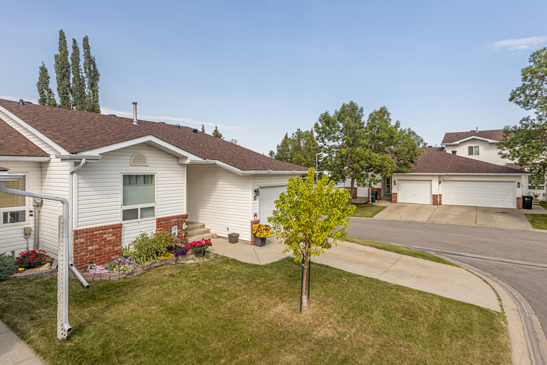 Regency Heights in Sherwood Park, AB - Building Photo