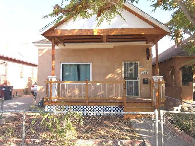 317 Hazeldine Ave SW in Albuquerque, NM - Building Photo - Building Photo