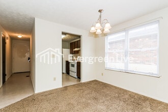 8615 Baton Rouge Dr in Huber Heights, OH - Building Photo - Building Photo