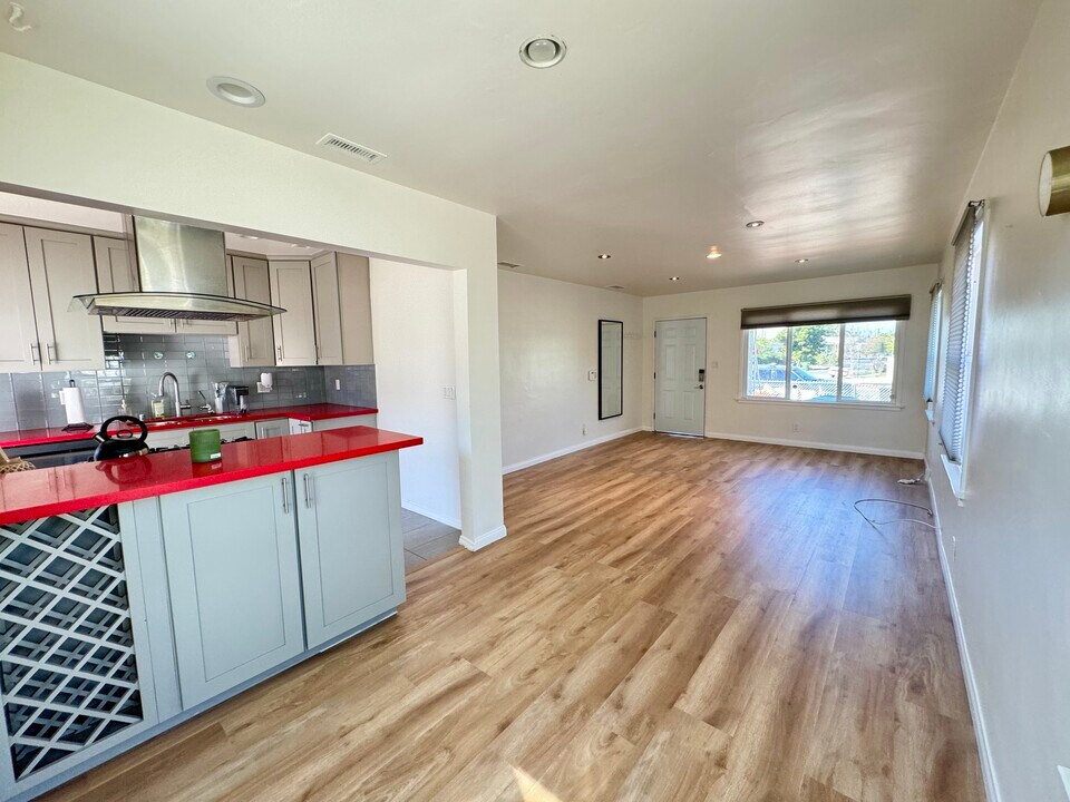 6664 Ensign Ave in North Hollywood, CA - Building Photo