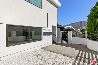 10943 Christine Way in Los Angeles, CA - Building Photo - Building Photo