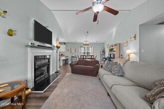 1006 Hollyfield Ct in Jacksonville, NC - Building Photo - Building Photo