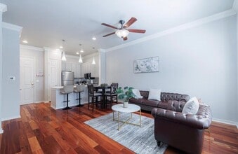 2400 McCue Rd, Unit Apt 112 in Houston, TX - Building Photo - Building Photo