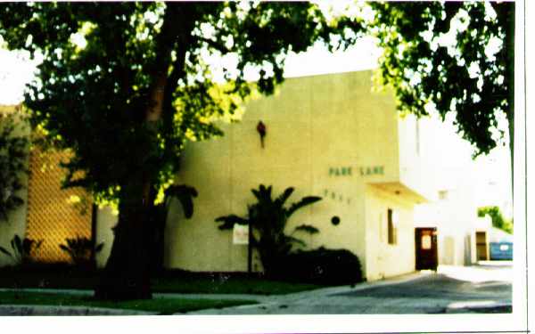 Park Lane Apartments in Canoga Park, CA - Building Photo