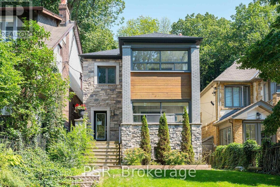 109 Neville Park Blvd in Toronto, ON - Building Photo