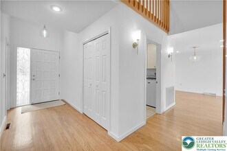 5721 Crawford Dr in Bethlehem, PA - Building Photo - Building Photo