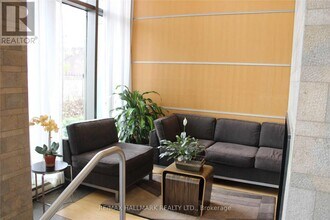 68 Grangeway Ave in Toronto, ON - Building Photo - Building Photo
