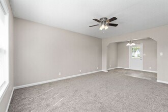 1633 Hannibal Dr in Oak Grove, KY - Building Photo - Building Photo