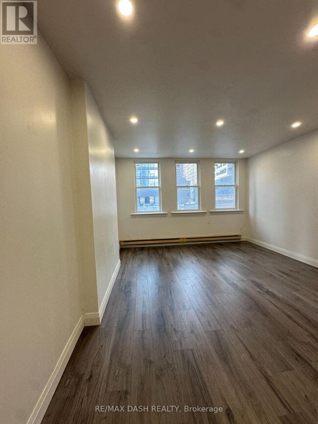 565 Yonge St in Toronto, ON - Building Photo - Building Photo