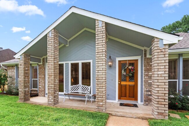 815 Millpond Dr in Sugar Land, TX - Building Photo - Building Photo