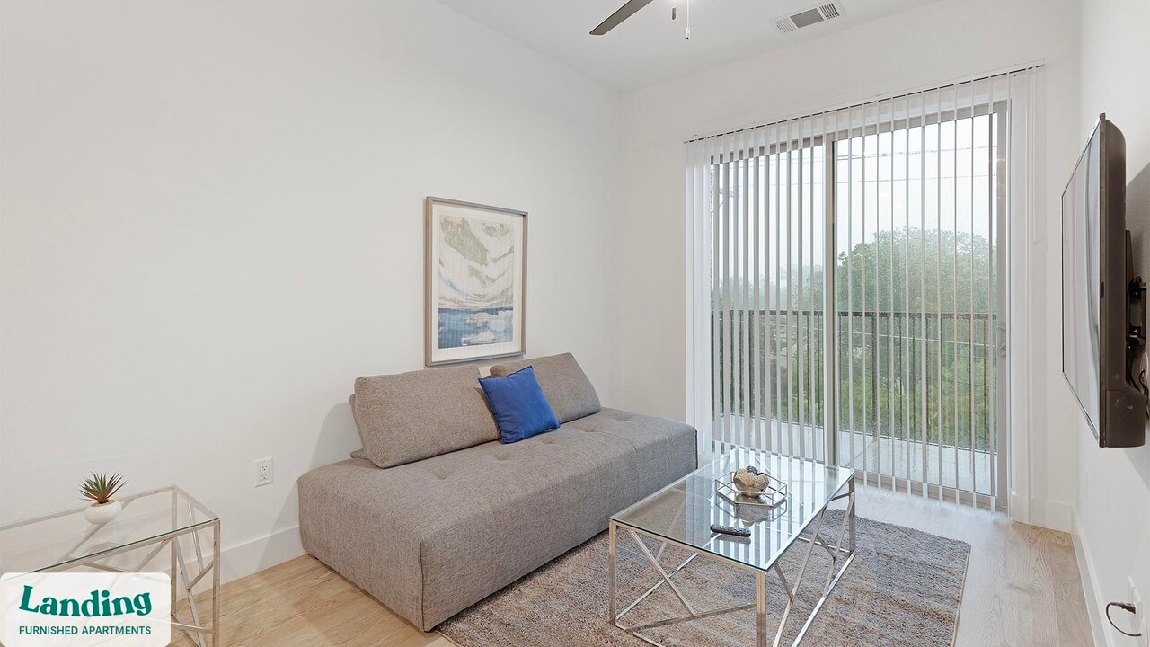 650 E Sycamore St in Denton, TX - Building Photo