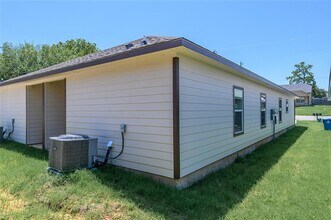 900-902 N Barrett Ave in Denison, TX - Building Photo - Building Photo