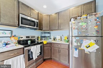 26 N 51st St, Unit 2 in Philadelphia, PA - Foto de edificio - Building Photo