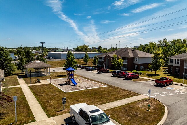 Beasley Pointe Apartments in Dickson, TN - Building Photo - Building Photo