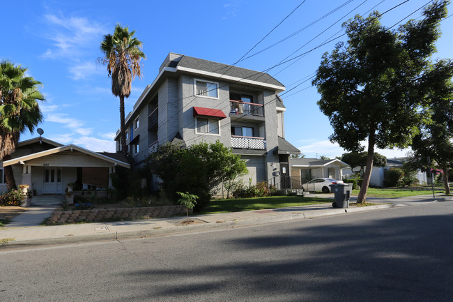 811 E Windsor Rd in Glendale, CA - Foto de edificio - Building Photo