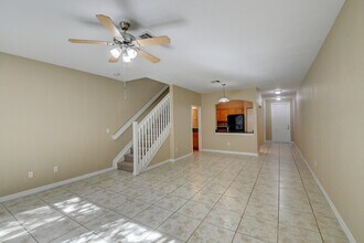 121 Hemingway Ct in Palm Springs, FL - Building Photo - Building Photo