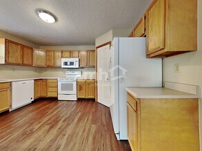 942 Legacy Ct in Trenton, OH - Foto de edificio - Building Photo