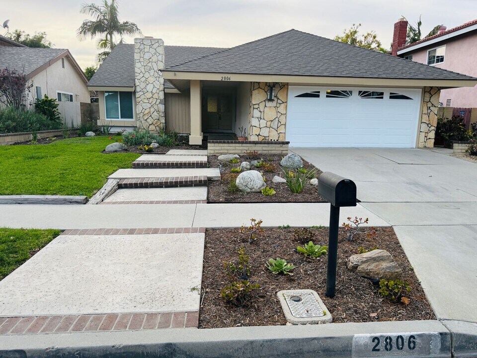 2806 S Diamond St in Santa Ana, CA - Building Photo