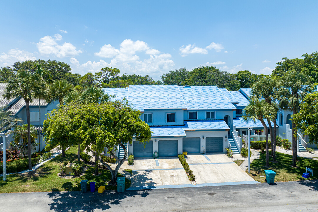 Carriage Gate Condominiums in Boynton Beach, FL - Building Photo