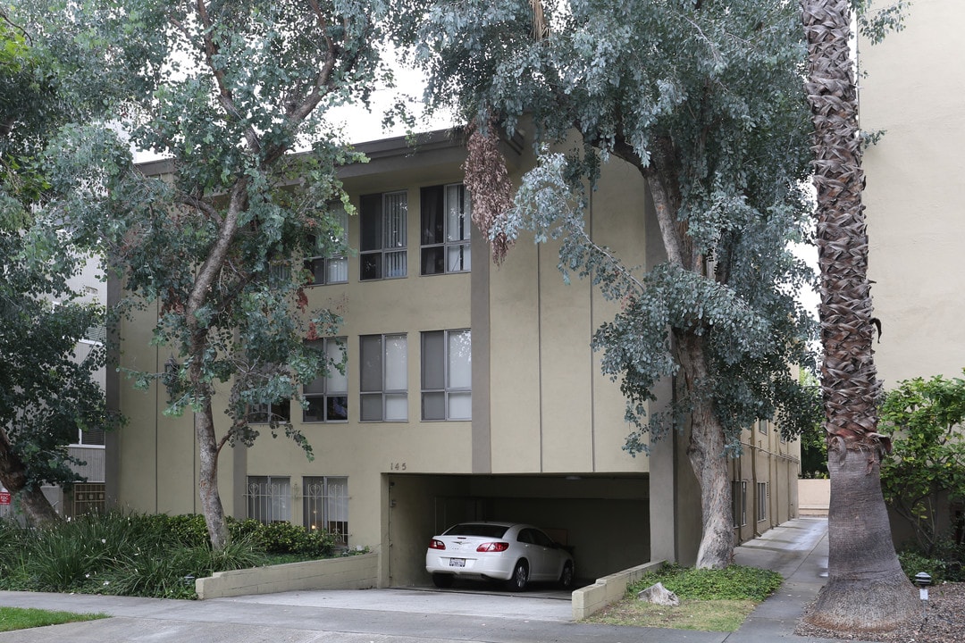 145 N Almont Dr in Beverly Hills, CA - Building Photo