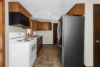 47 Campbell Dr in Easthampton, MA - Building Photo - Building Photo