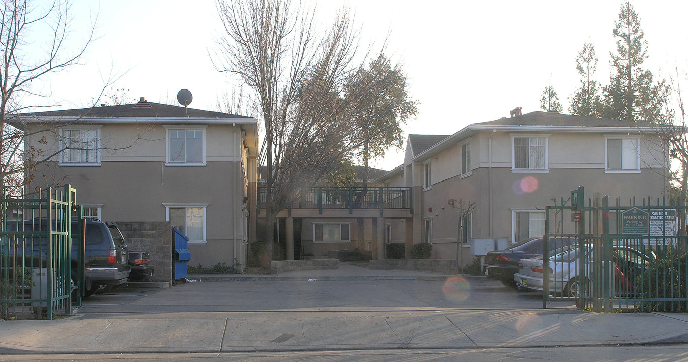 402 Carroll Ave in Sacramento, CA - Building Photo