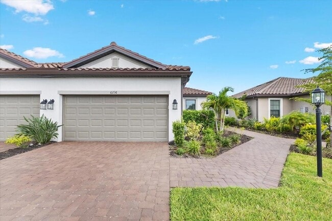 property at 6236 Grandview Hill Ct