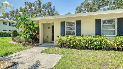 7820 Palm Aire Ln in Sarasota, FL - Building Photo - Building Photo