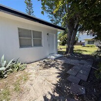 1827 N Dixie Hwy in Fort Lauderdale, FL - Building Photo