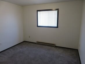 1360 32nd St South in Fargo, ND - Foto de edificio - Building Photo