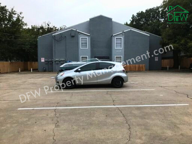 Fry Street Apartments in Denton, TX - Foto de edificio - Building Photo